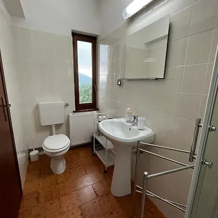 לינה וארוחת בוקר Casa Svetlana *